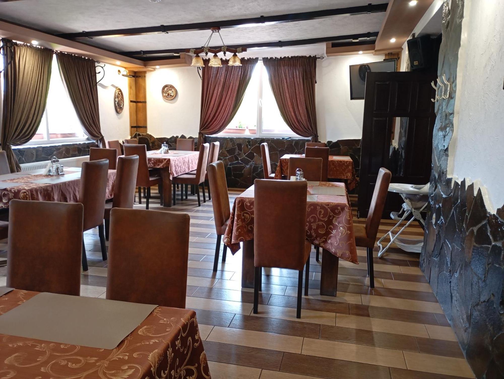 Three Aces Hotel Velyka Dobron ภายนอก รูปภาพ